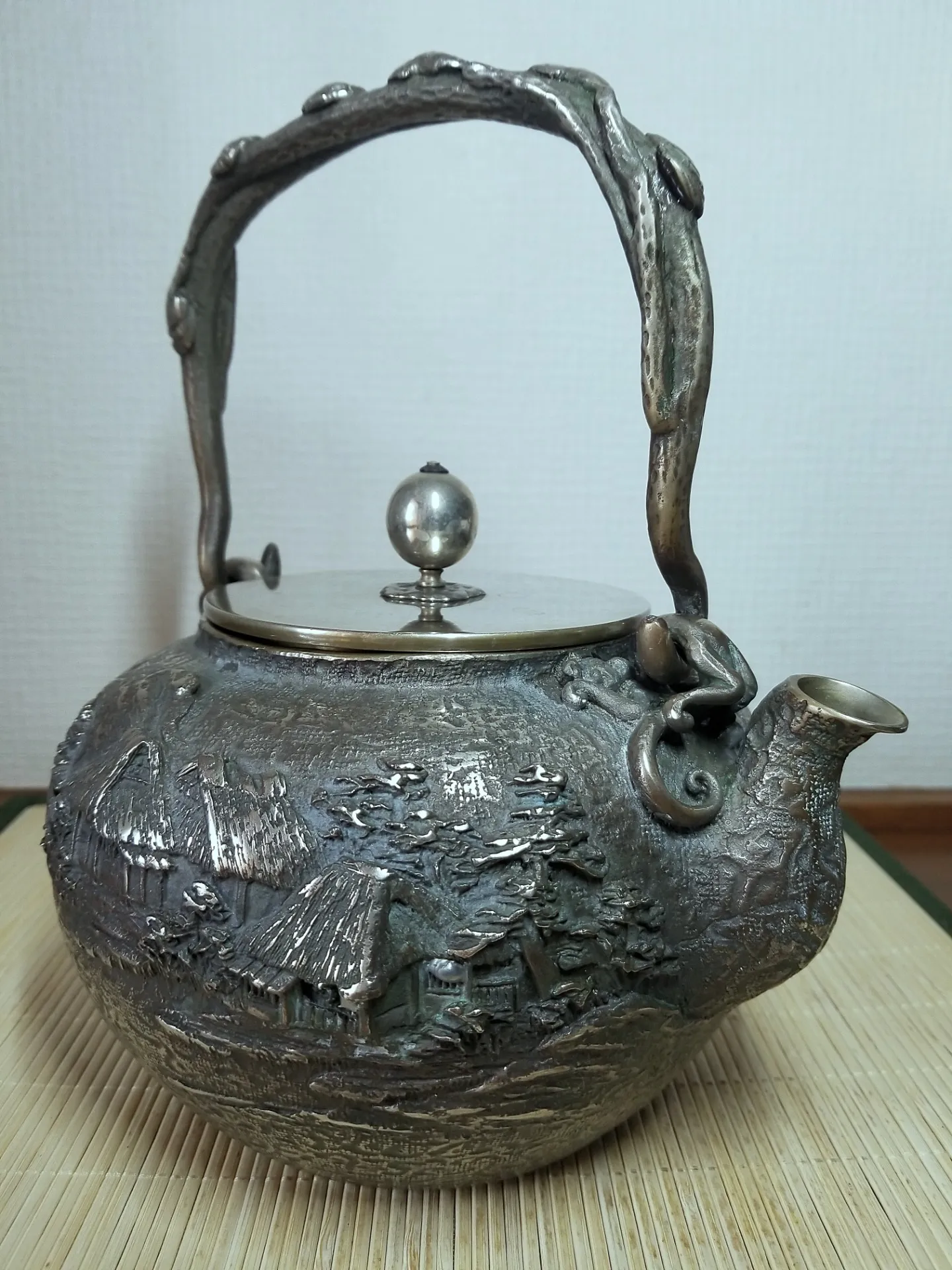 花巻市のお客様より、大変貴重な亀文堂 砂鉄 鉄瓶を出張買取させていただきました。